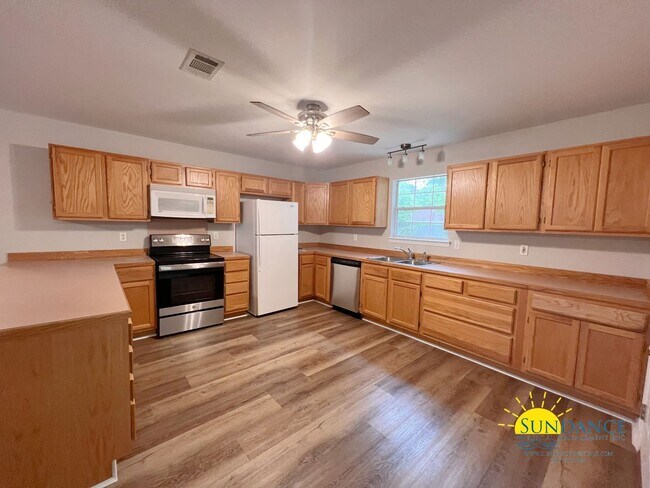 Building Photo - Gorgeous 2 Bedroom Home in Crestview!