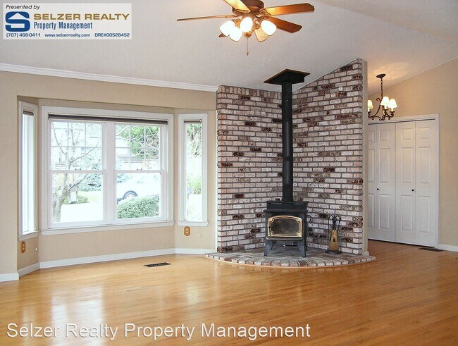 Building Photo - 3 br, 2 bath House - 1455 Fir Terrace Dr.