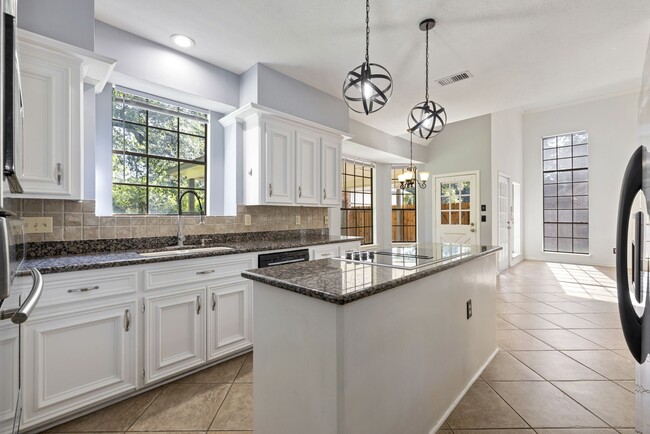 Building Photo - 2807 4 Pines Dr