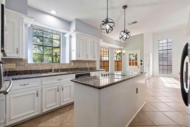 Foto del edificio - 2807 4 Pines Dr