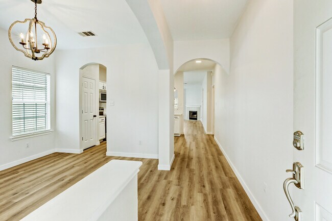 Entrada - 128 Almquist St