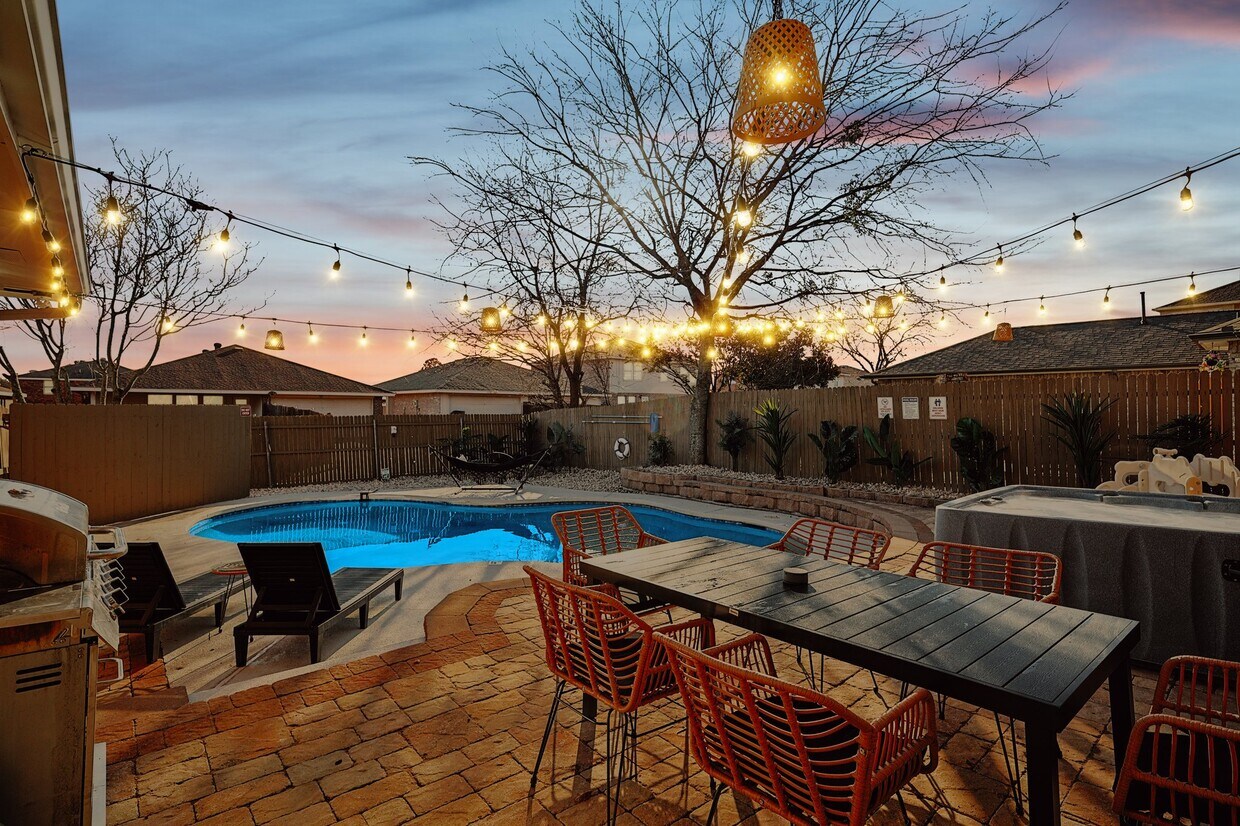 Foto principal - 708 Azalea Dr