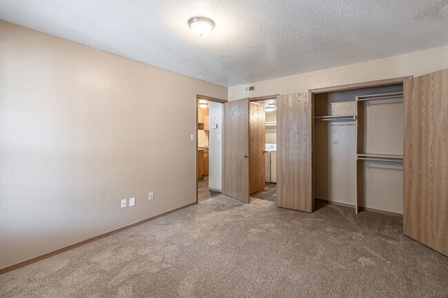 Foto del edificio - Cedar Creek Village Apartments and Townhomes