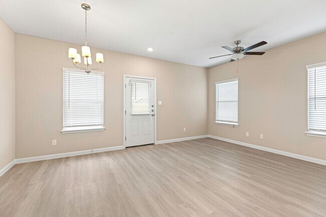 Foto del edificio - BRAND NEW 3 Bedroom, 2.5 Bathroom, Two-story Townhome