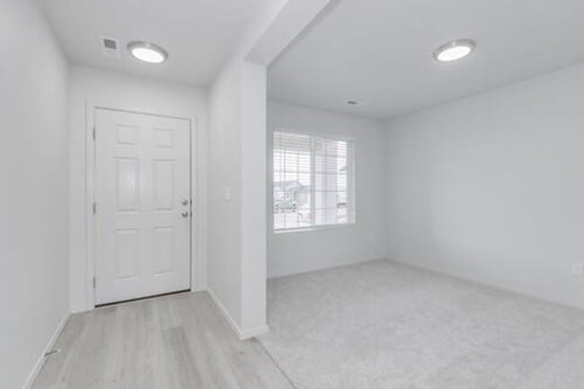 Building Photo - Newer 4 Bed / 2.5 Bath House For Rent _ Pl...