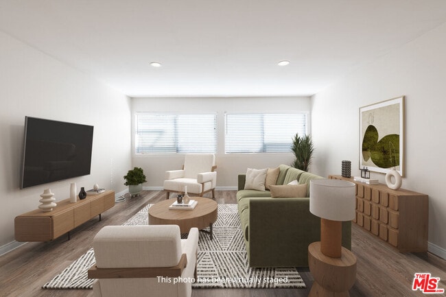 Foto del edificio - 532 N Rossmore Ave