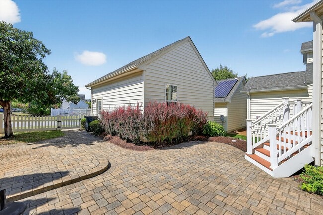 Building Photo - 4 Bed, 4.5 Bath Single Family Home in Clar...