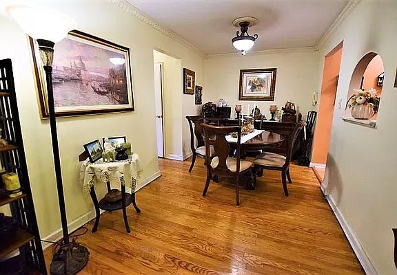 Building Photo - 90-11 35th Ave