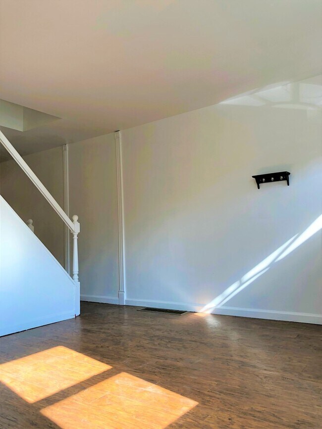 Foto del edificio - Beautiful 2-Bed Townhome in Fishtown! Avai...