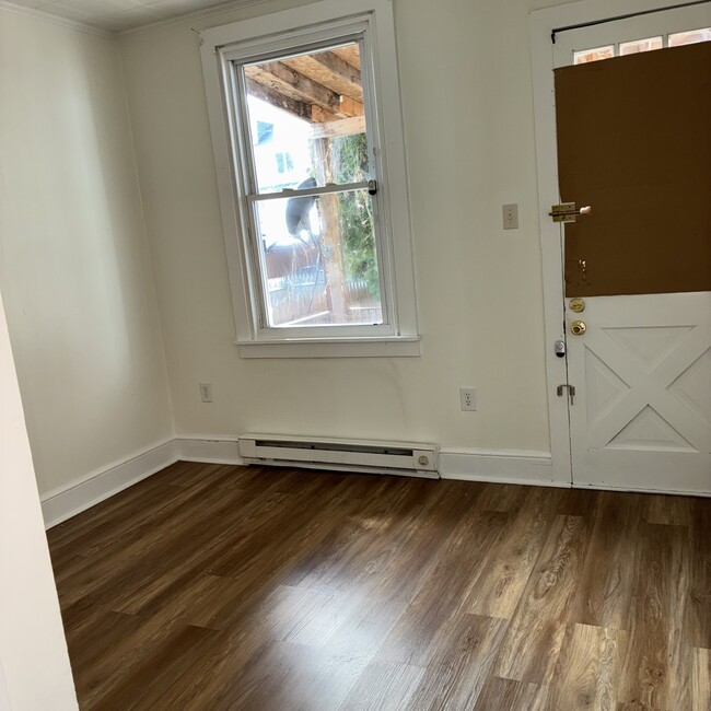 Dormitorio 2 - 330 N 4th St