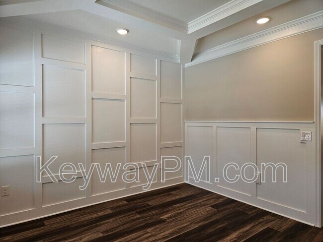 Building Photo - 3112 Venetian Dr