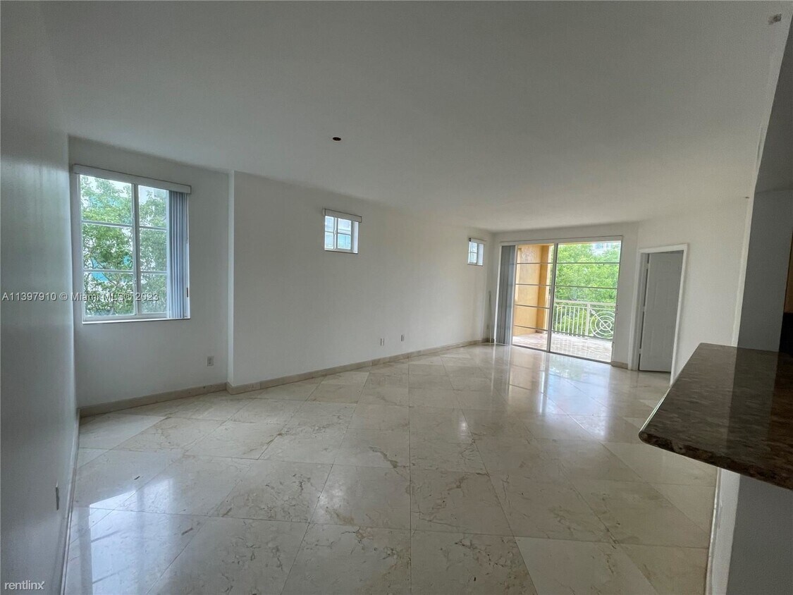 Foto principal - 3 br, 3 bath Condo - 140 Meridian Ave Apt 332