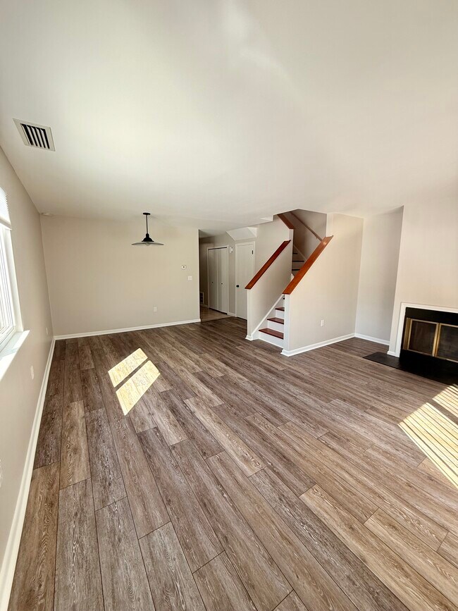 Foto del edificio - 135 Village Square Dr