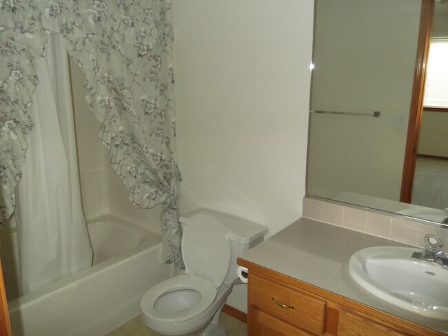 Building Photo - 2035 N Palisades Dr