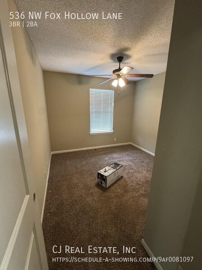 Foto del edificio - 536 NW Fox Hollow Ln