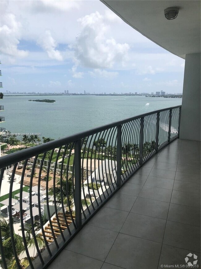 Building Photo - 1750 N Bayshore Dr