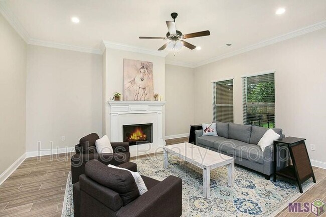 Foto del edificio - 124 Lake Breeze Dr