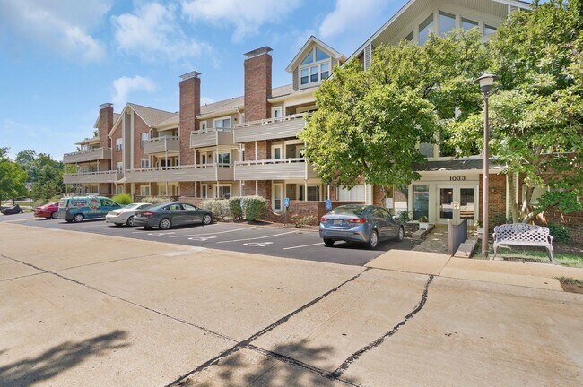 Building Photo - Spacious 2-Bedroom, 2-Bath Condominium in ...