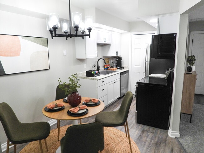 Renovated B - Lake View Shores Apartments