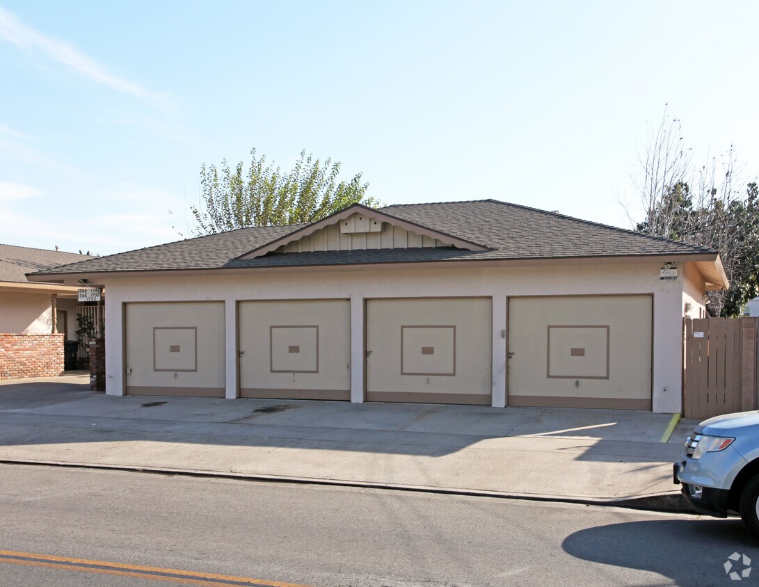 Building Photo - 1744-1814 E Palmyra Ave