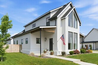 Building Photo - 965 E Vly Trl Dr