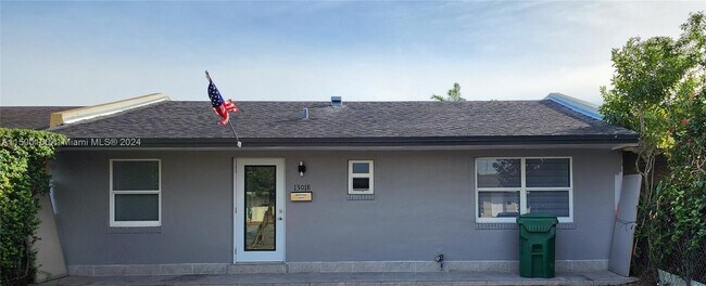 Foto del edificio - $3,100 13018 SW 49th Ter