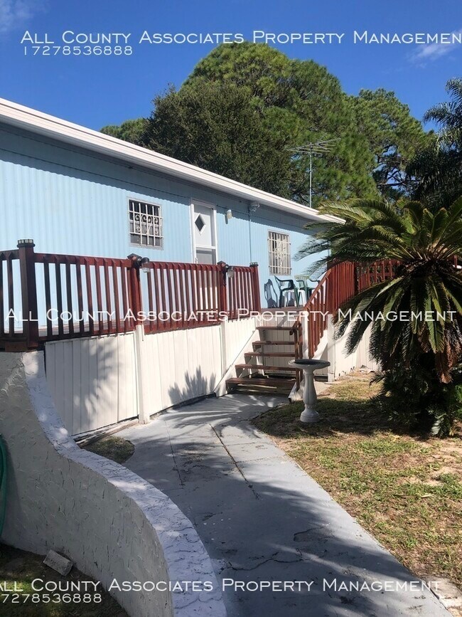 Building Photo - Across the street from Anclote River Park
