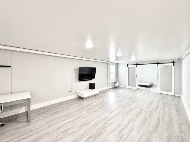 Building Photo - 803 Waimanu St