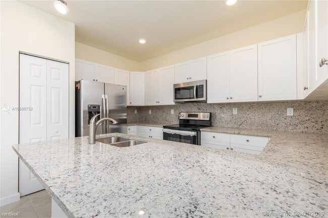 Building Photo - 3 br, 3 bath  - 10575 W 33rd Way AQUABELLA