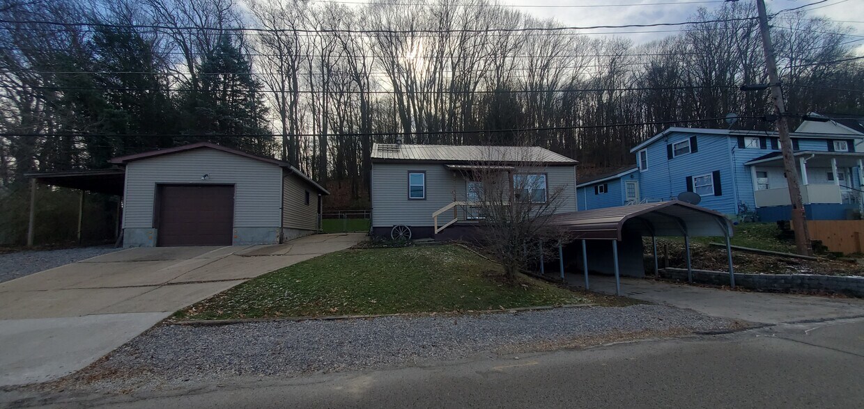 Primary Photo - 346 Maple St