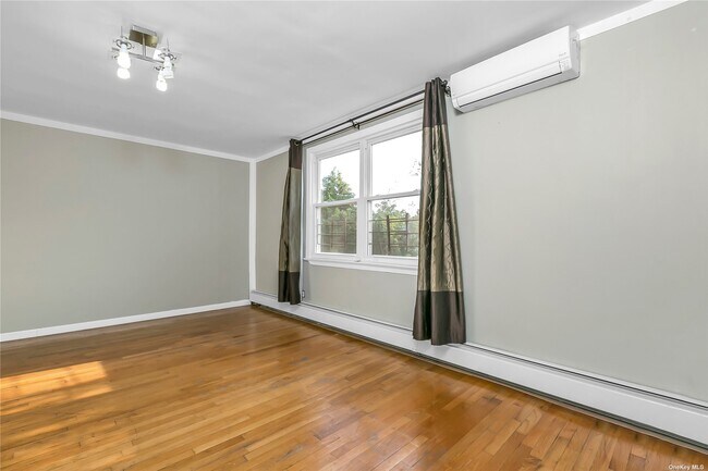 Foto del edificio - 65-16 168th St