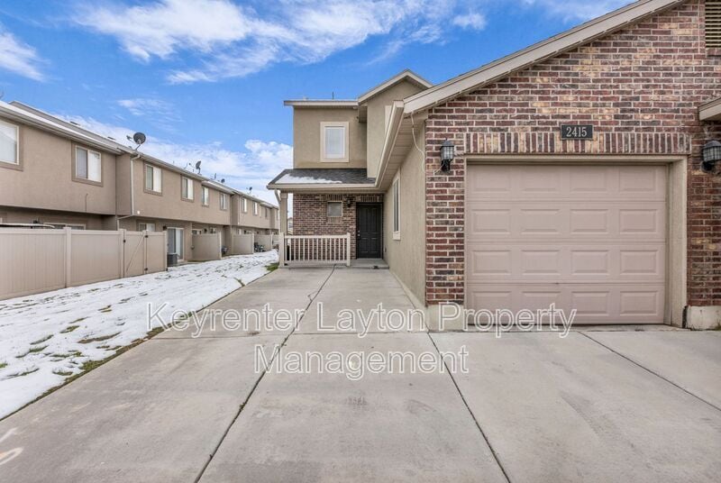 Primary Photo - 2415 Wellington Dr