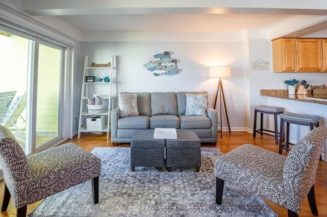 Building Photo - PERFECT OCEANFRONT WINTER WORK-FROM-HOME GETAWAY