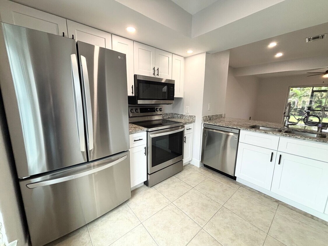 Foto principal - Stunningly Remodeled 2-Bed, 1.5-bath, with...