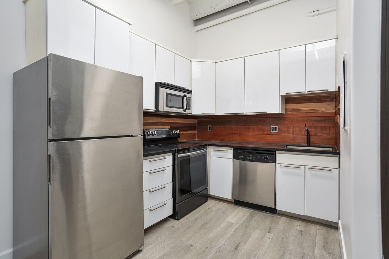 Foto principal - 312 W 5th St