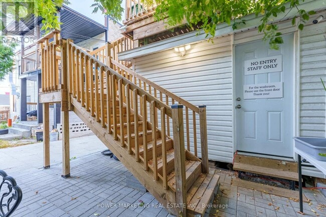 Photo du bâtiment - 684 Bronson Ave