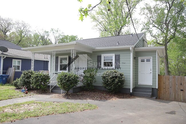 Building Photo - 411 N Maple St