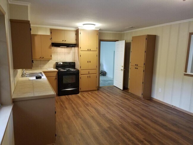 Foto del edificio - 2307 Pine Tree Rd