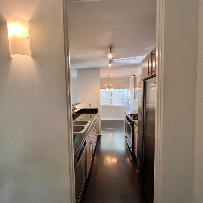 Foto del edificio - 330 S Barrington Ave