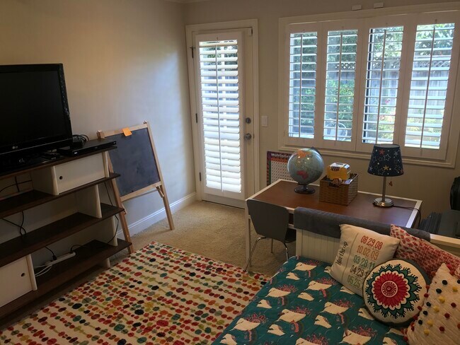 Dormitorio 1 - 2378 Villanova Rd