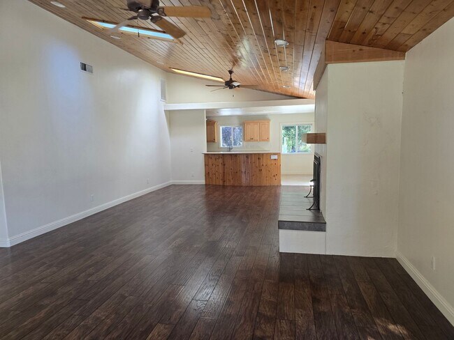 Foto del edificio - 3130 S River Rd
