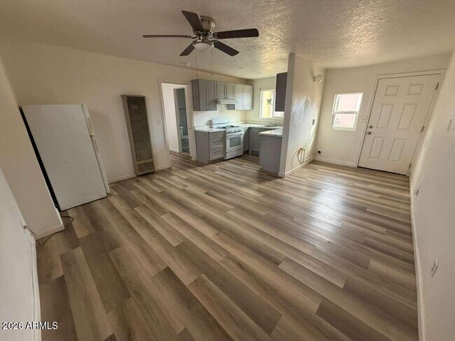 Foto del edificio - 1258 E 15th St