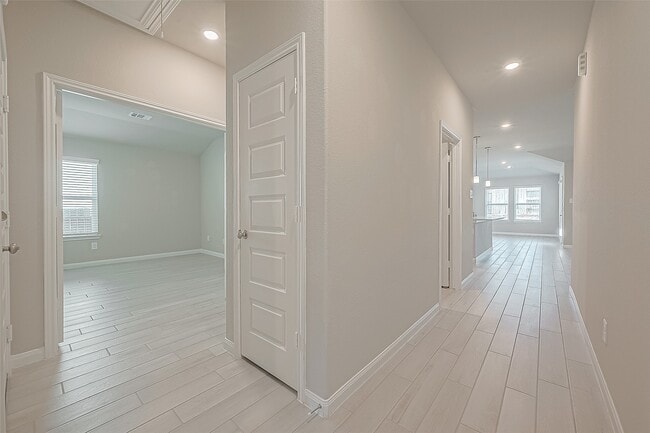 Building Photo - 331 Hbr Frst Ln