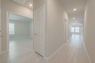 Building Photo - 331 Hbr Frst Ln Building Photo - 331 Hbr Frst Ln