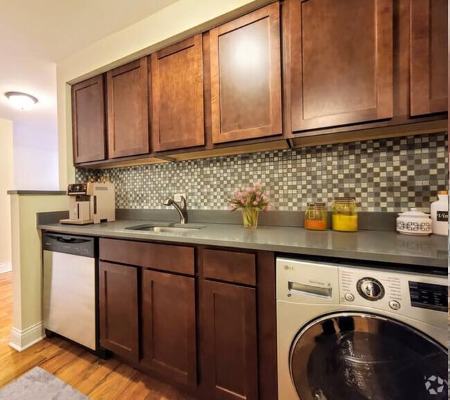 Building Photo - 555 W Arlington Pl