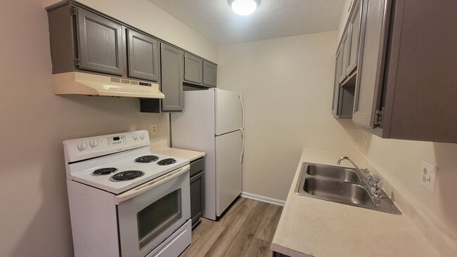 Building Photo - 6300 Jeffrey Dr