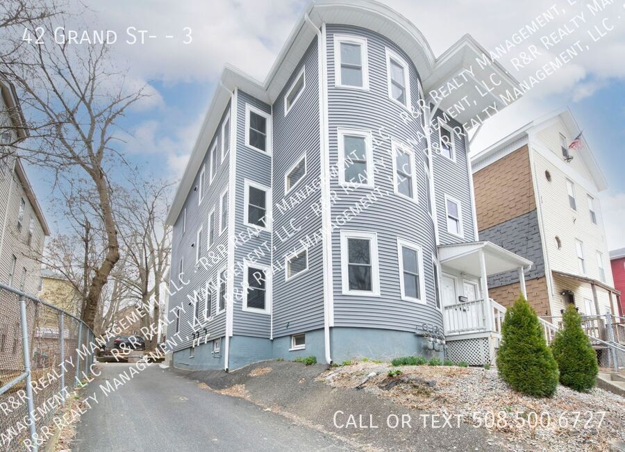 Primary Photo - 42 Grand St