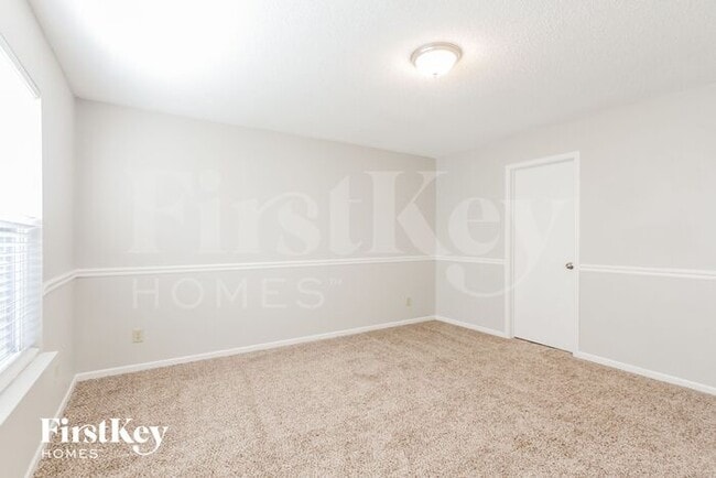 Building Photo - 6633 Sonesta Dr