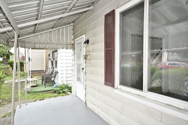 Foto del edificio - Updated 3 bed/1 bath House with garage!