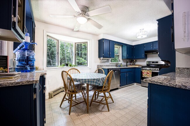 Building Photo - 468 Harpswell Rd